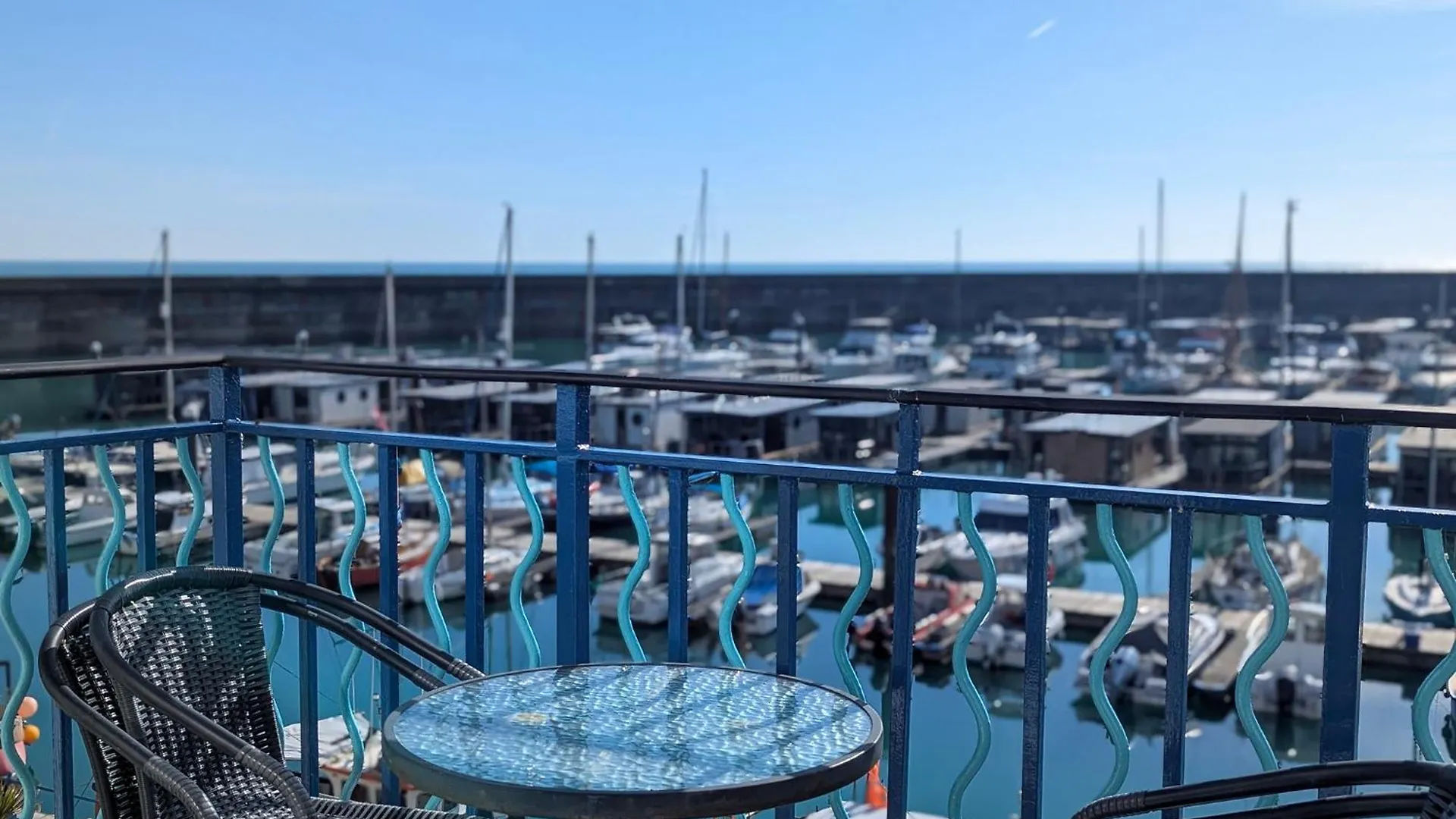 Britannia Harbour View - Parking - By Brighton Holiday Lets 0*,