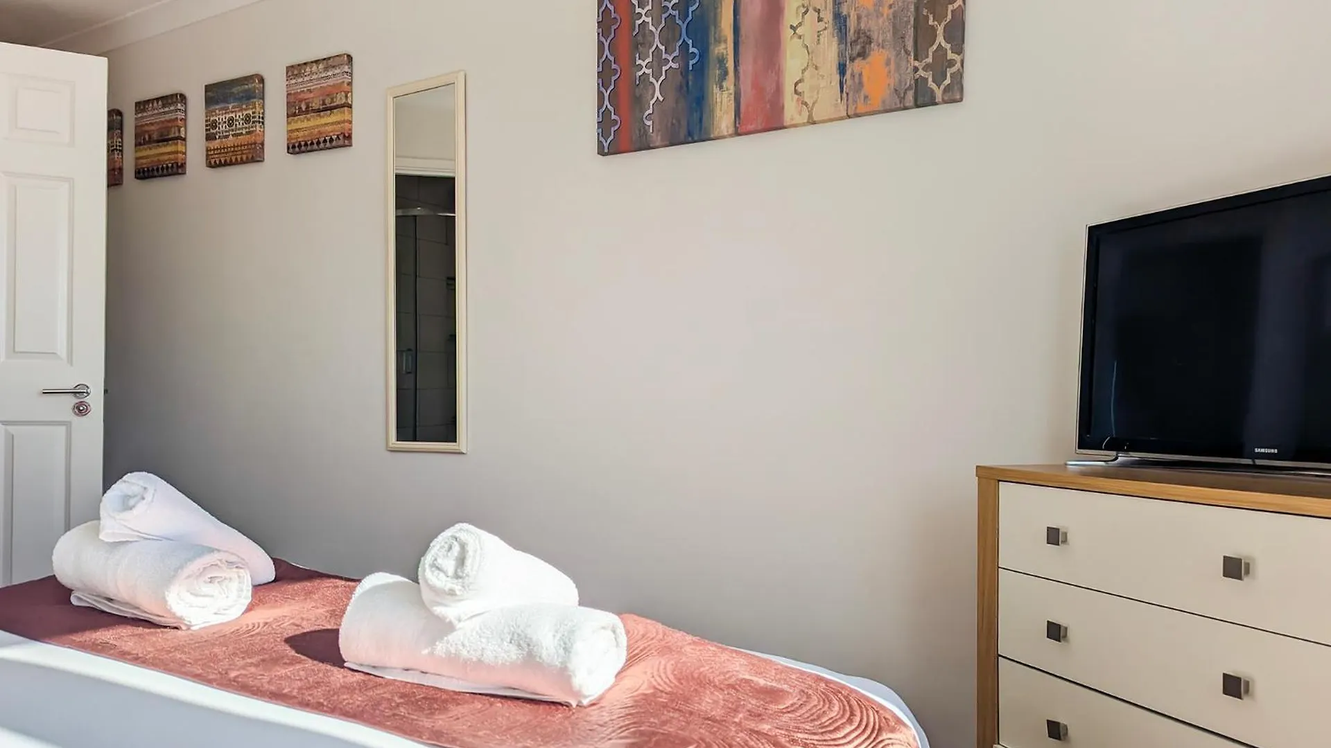 Britannia Harbour View - Parking - By Brighton Holiday Lets United Kingdom