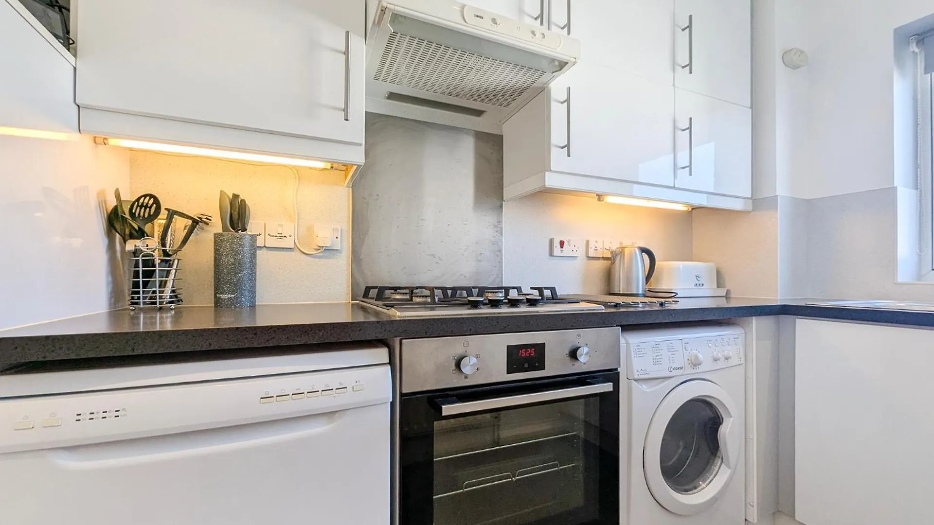 Apartment Britannia Harbour View - Parking - By Brighton Holiday Lets United Kingdom